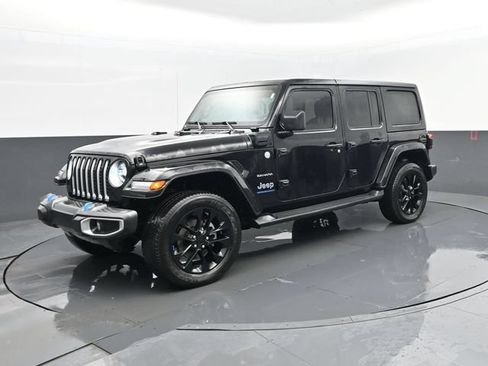 Used 2023 Jeep Wrangler Unlimited Sahara w/ Cold Weather Group AWD/4WD image 2