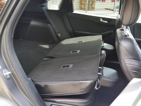 Certified 2025 Ford Escape Platinum AWD/4WD image 26