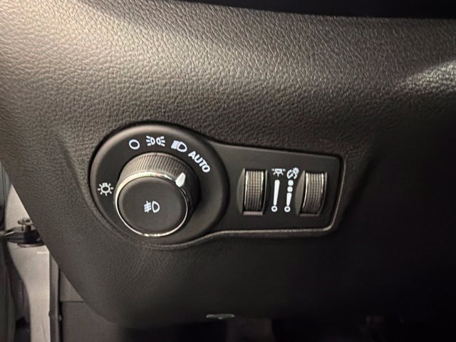 Used 2022 Jeep Compass Limited w/ Elite Group AWD/4WD image 21
