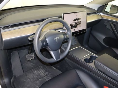 Used 2023 Tesla Model Y Long Range image 23