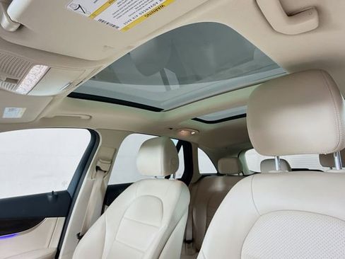 Used 2021 Mercedes-Benz GLC 300 4MATIC image 23