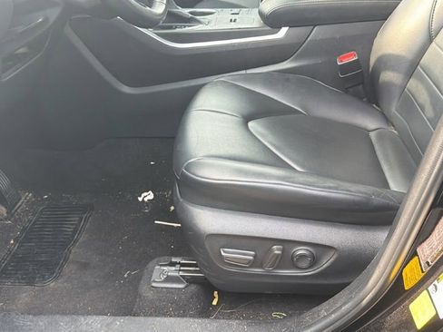 Used 2023 Toyota Highlander XLE FWD image 9