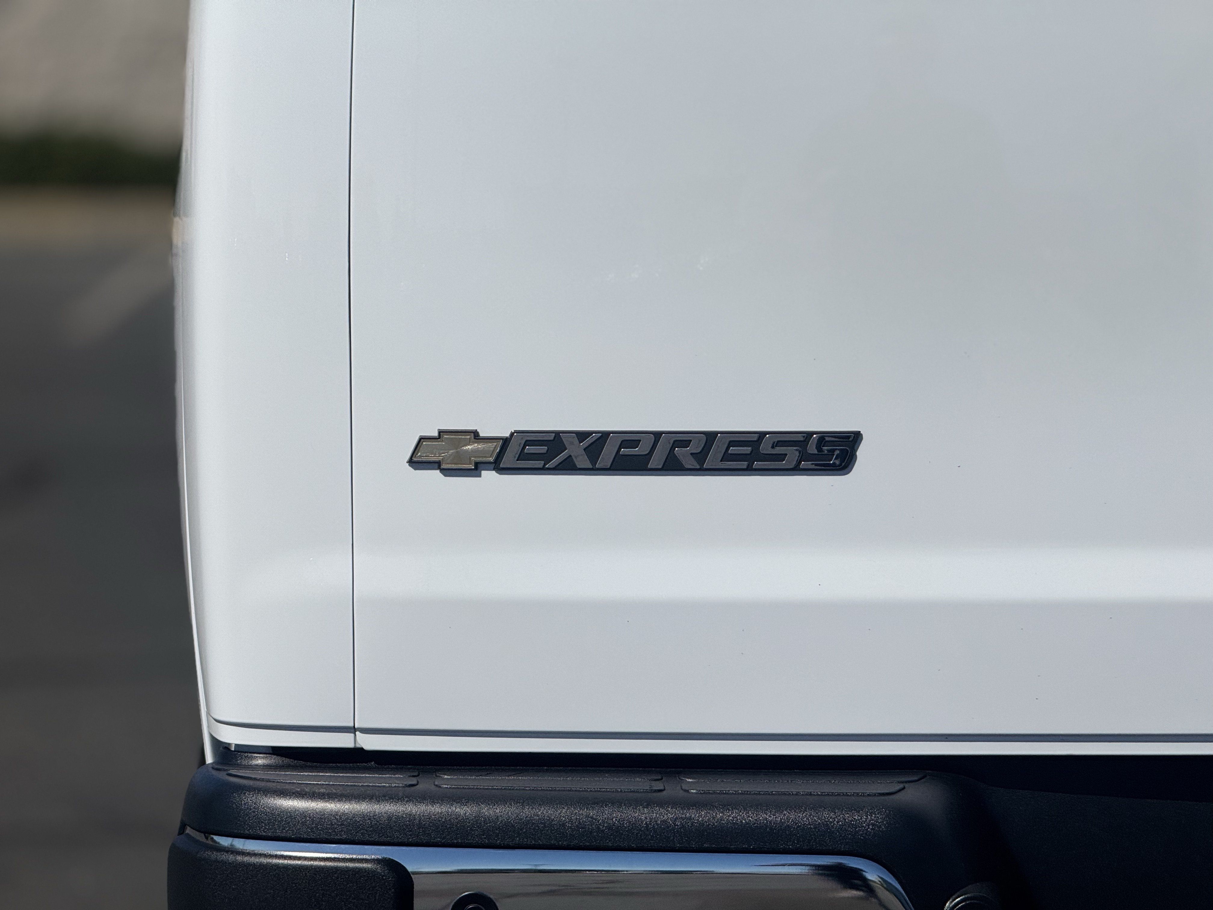 Certified 2025 Chevrolet Express 3500 LT w/ LT Preferred Equipment Group RWD image 7