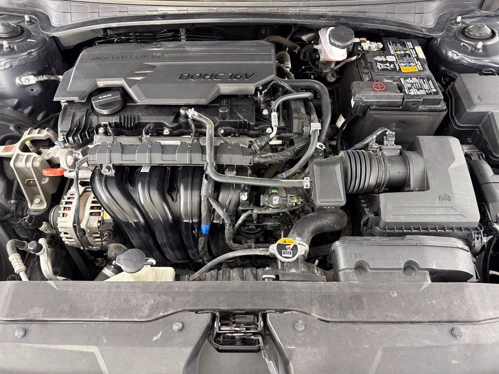 Used 2022 Hyundai Elantra SEL FWD image 19