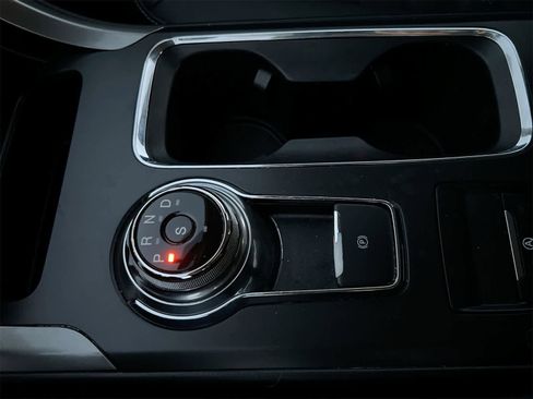 Used 2018 Ford Fusion SE w/ Fusion SE Technology Package image 32