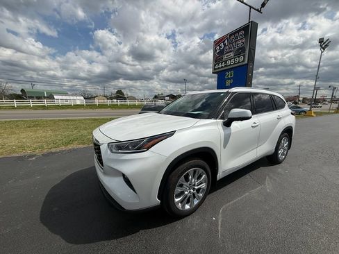 Used 2025 Toyota Highlander Limited image 8