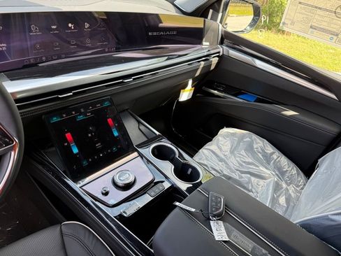 New 2026 Cadillac Escalade Sport AWD/4WD image 28