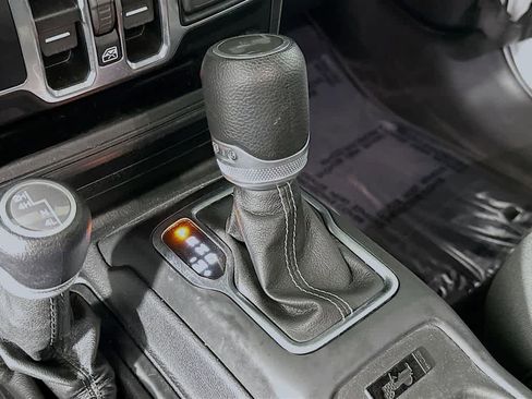 Used 2021 Jeep Wrangler Unlimited Sahara AWD/4WD image 19