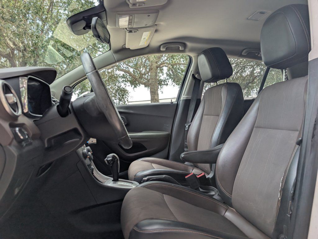 Used 2015 Chevrolet Trax LT w/ LT Plus Package FWD image 10