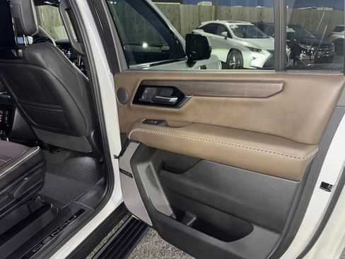 Used 2025 GMC Yukon XL Denali Ultimate image 11