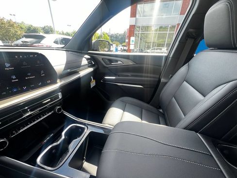 New 2026 Chevrolet Traverse LT w/ Sun and Wheel Package FWD image 15