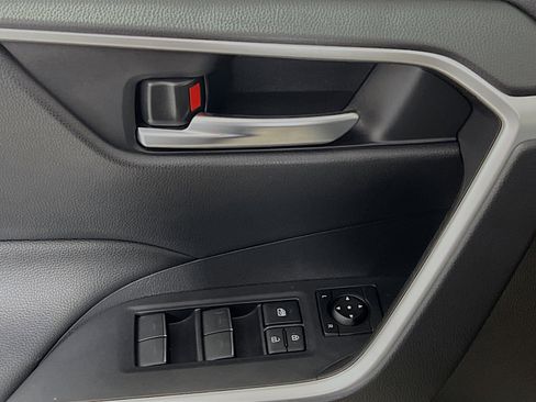 Used 2025 Toyota RAV4 XLE image 17