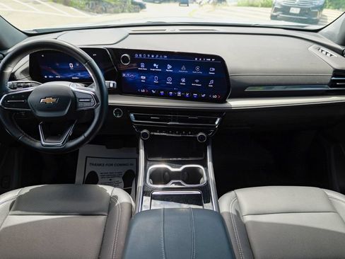 Used 2024 Chevrolet Traverse LT AWD/4WD image 41