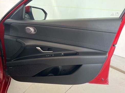 Used 2025 Hyundai Elantra Limited image 29