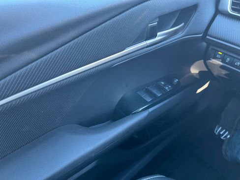 Used 2025 Toyota Camry SE image 18