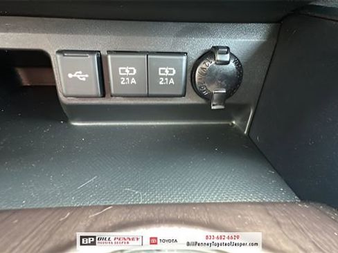 Used 2021 Toyota Highlander Limited image 22