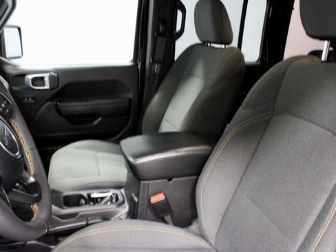 Used 2024 Jeep Wrangler Unlimited AWD/4WD image 22