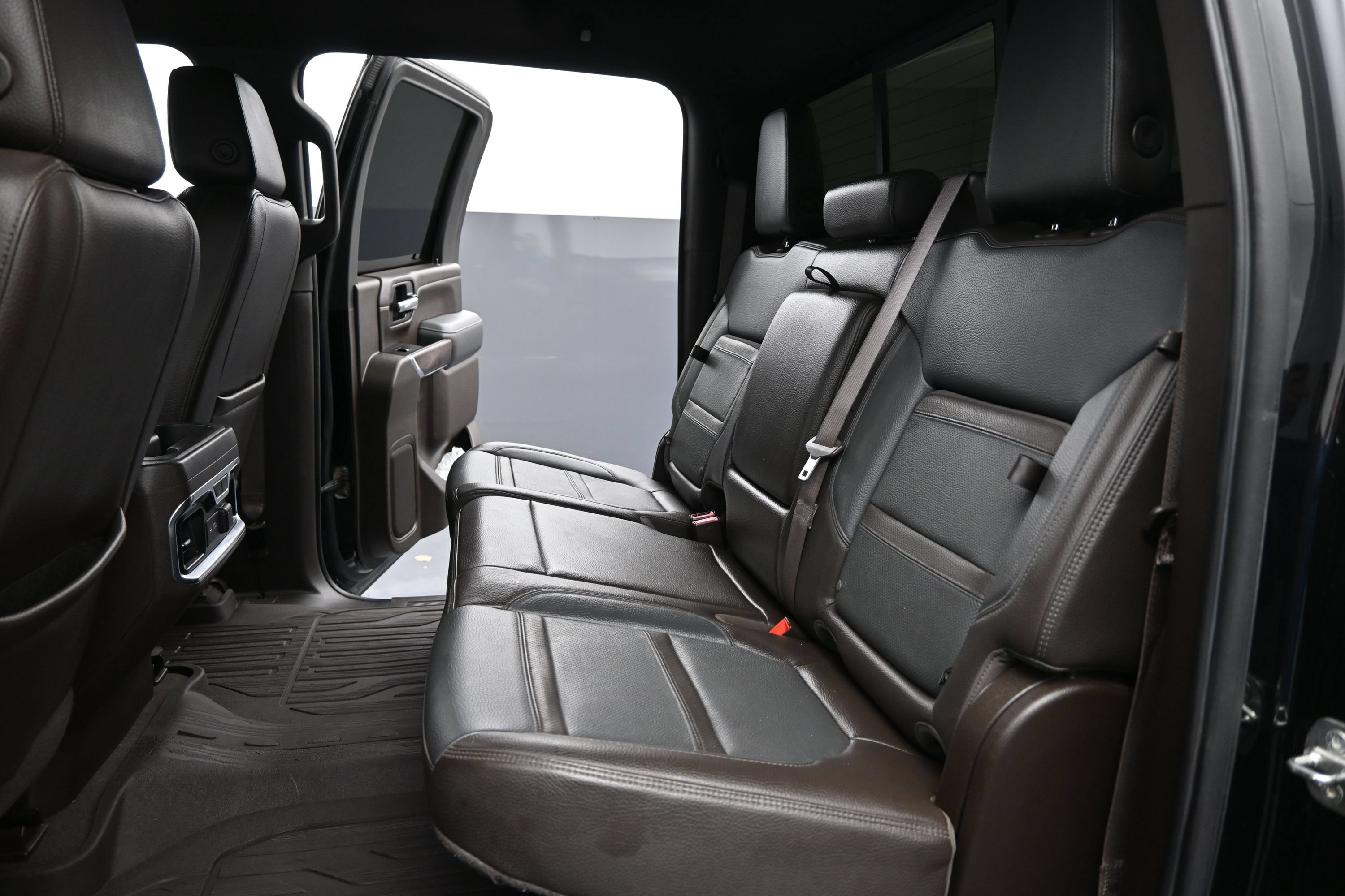 Used 2021 GMC Sierra 3500 Denali AWD/4WD image 24