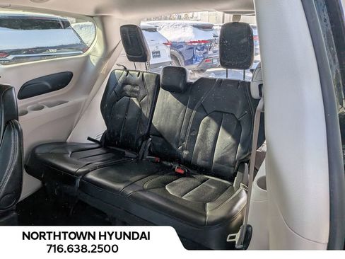 Used 2024 Chrysler Pacifica Touring-L image 33