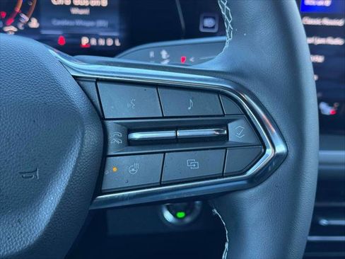 Used 2025 Chevrolet Traverse LT image 22