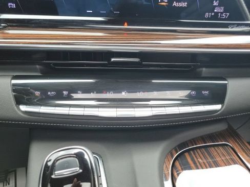 Used 2023 Cadillac Escalade Premium Luxury AWD/4WD image 44
