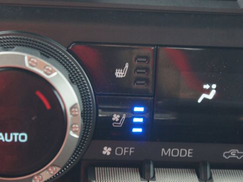 Used 2024 Toyota Tacoma Limited image 8