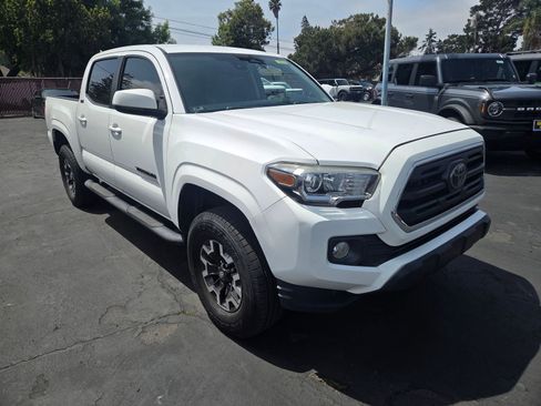 Used 2018 Toyota Tacoma SR5 RWD image 5
