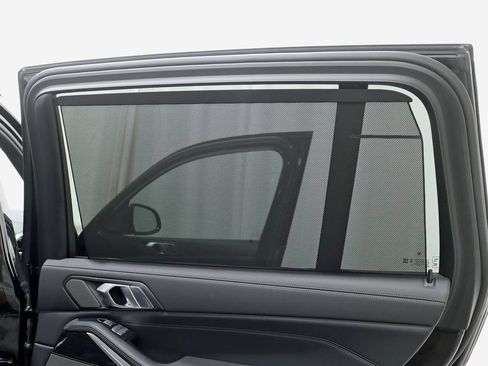 Used 2023 BMW X7 xDrive40i w/ M Sport Package AWD/4WD image 42