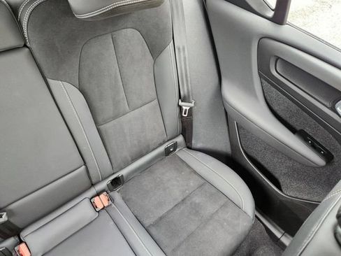 Certified 2025 Volvo XC40 B5 Plus AWD/4WD image 17