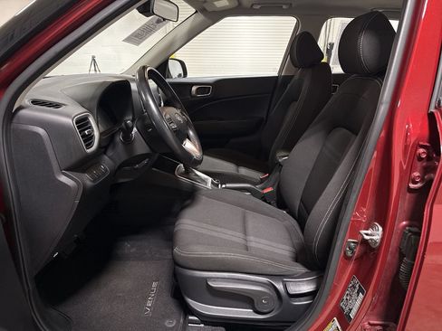 Used 2024 Hyundai Venue SEL FWD image 20