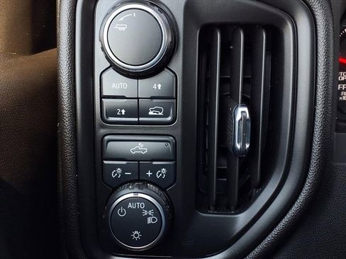 Used 2025 Chevrolet Silverado 1500 Custom w/ LPO, Dark Essentials Package AWD/4WD image 17