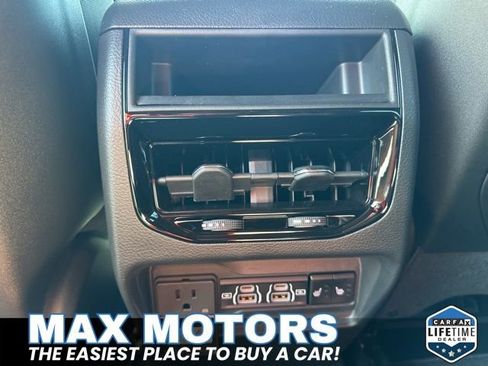 Used 2024 Jeep Grand Cherokee Limited w/ Luxury Tech Group II image 35