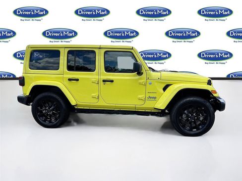 Used 2024 Jeep Wrangler Unlimited Sahara AWD/4WD image 8