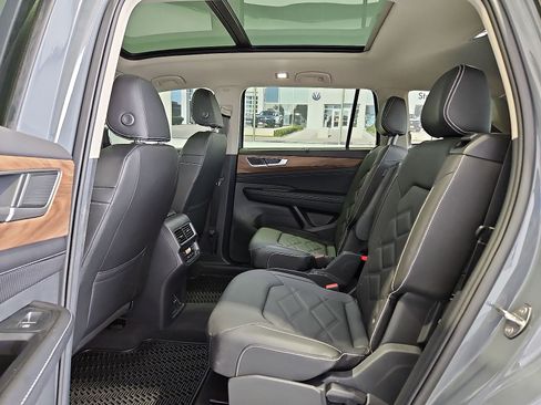 Used 2026 Volkswagen Atlas SE FWD image 13