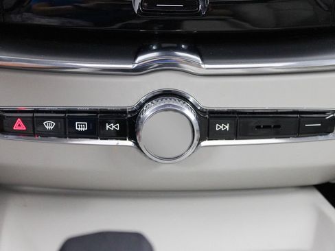 Used 2025 Volvo XC60 B5 Plus w/ Protection Package Premier AWD/4WD image 37
