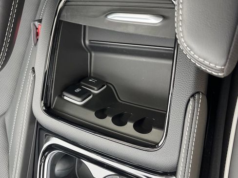 New 2026 Chrysler Pacifica Limited image 25