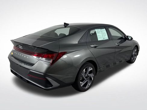 Used 2025 Hyundai Elantra Sport FWD image 3