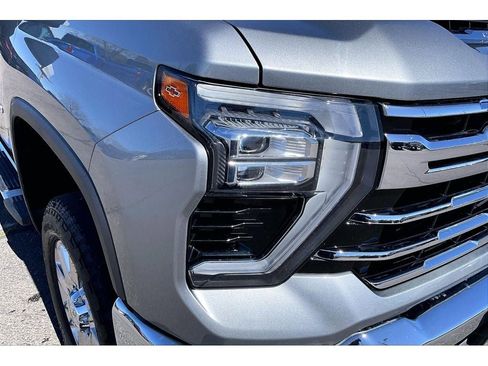 Used 2025 Chevrolet Silverado 3500 LTZ AWD/4WD image 29