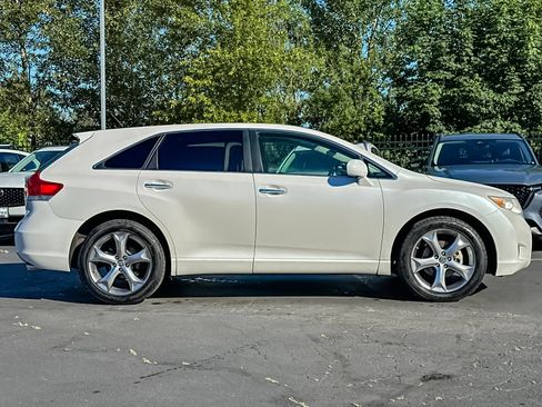 Used 2010 Toyota Venza AWD image 2
