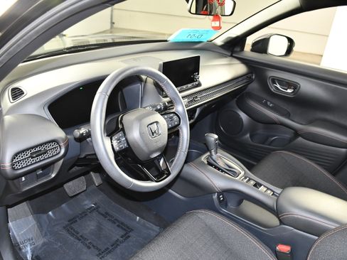 Certified 2025 Honda HR-V Sport image 2