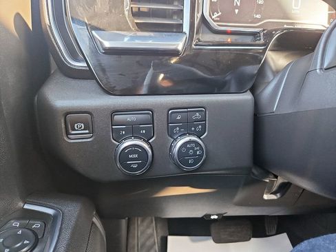 Used 2025 GMC Sierra 1500 SLT image 20