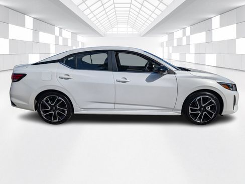 Certified 2025 Nissan Sentra SR w/ SR Premium Package image 8