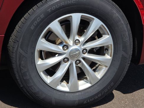 Used 2018 Chrysler Pacifica Touring-L FWD image 26