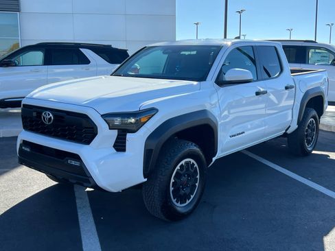 Used 2024 Toyota Tacoma TRD Off-Road image 2