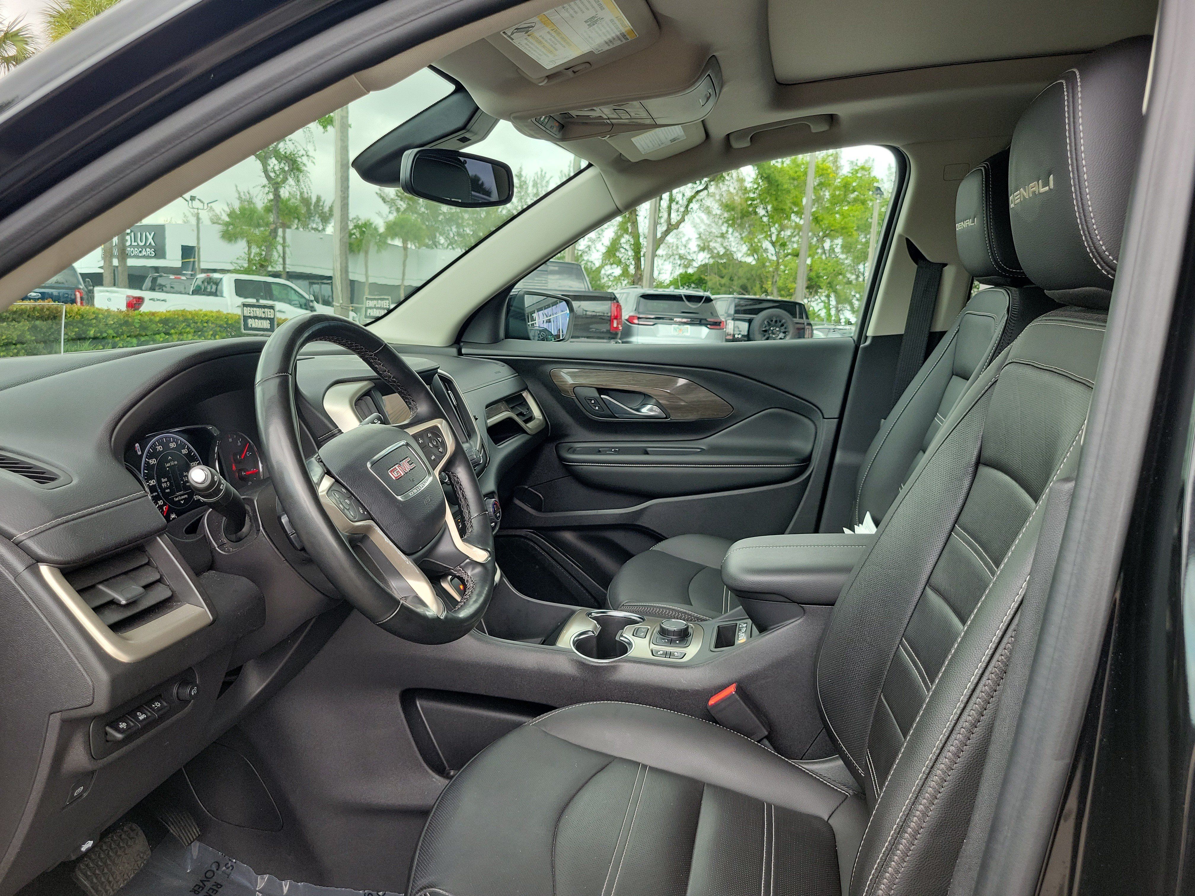 Used 2024 GMC Terrain Denali w/ Denali Premium Package AWD/4WD image 13