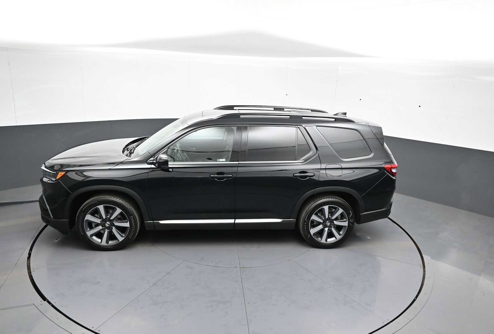 Certified 2025 Honda Pilot Touring image 44