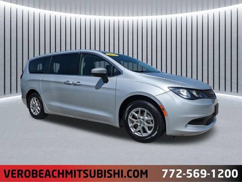 Used 2022 Chrysler Voyager LX FWD image 1
