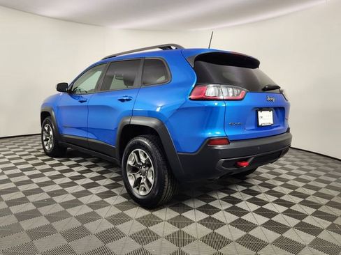 Used 2019 Jeep Cherokee Trailhawk w/ Cold Weather Group AWD/4WD image 3