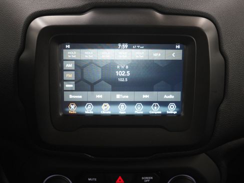 Used 2019 Jeep Renegade Latitude w/ Popular Equipment Group image 15