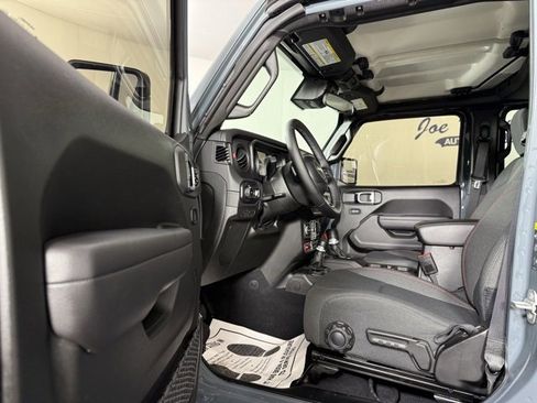 Used 2025 Jeep Wrangler Unlimited Rubicon image 10